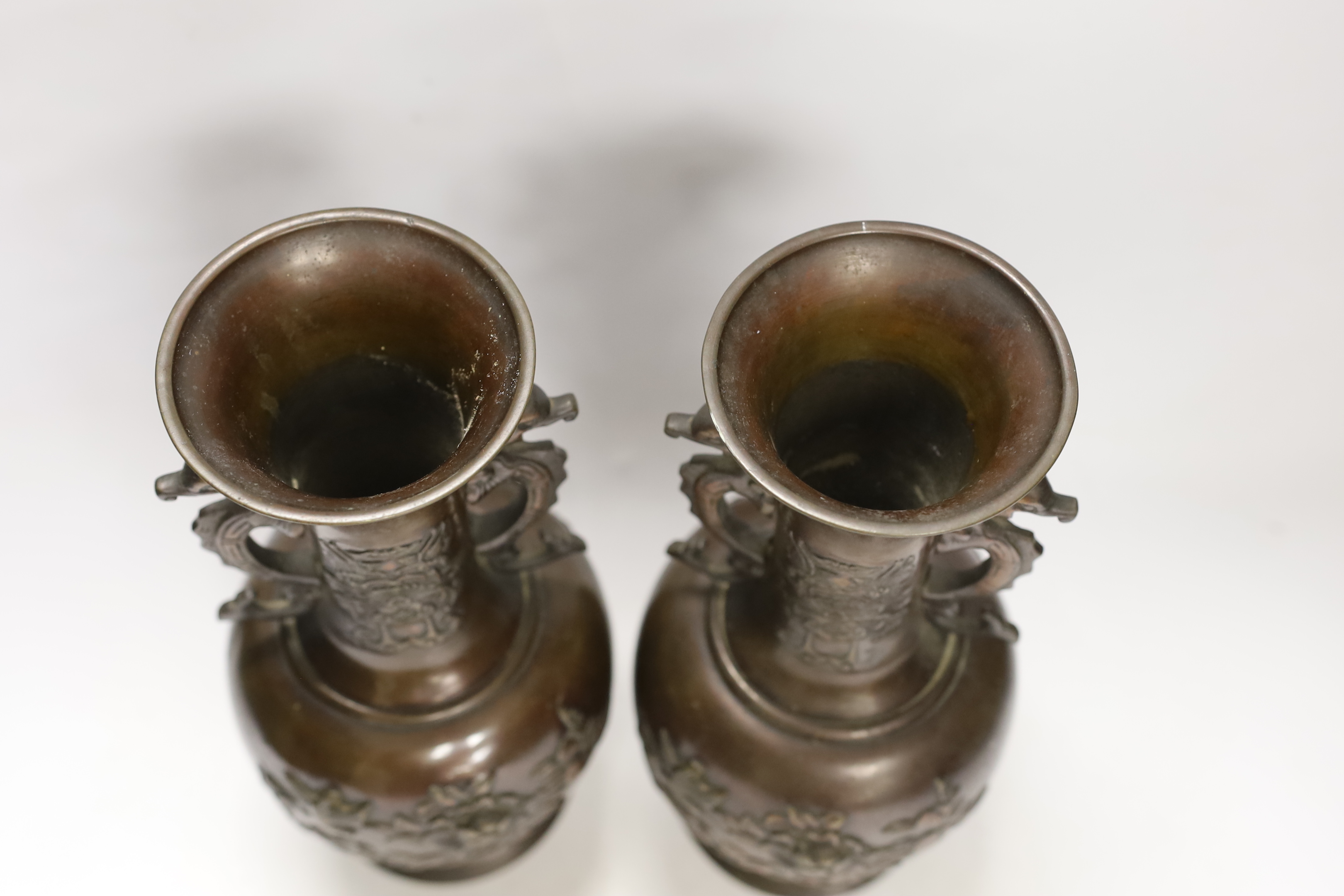 A pair of Japanese bronze vases, Meiji period, 31cm